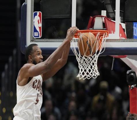 状态不错！小莫布里半场7中3拿到11分3板2助2帽