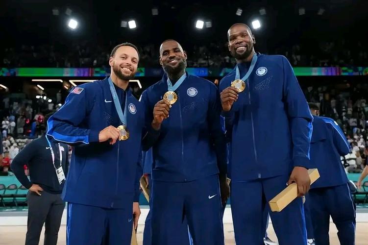 A-史密斯：詹姆斯他针对我 你见过他这样针对白人吗