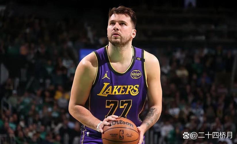 雷迪克：文森特在东契奇&小里身边有很多机会 他很适合打首发