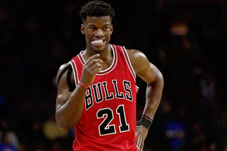 详细阅读:基德:弗拉格非常沉稳 只在乎胜利 而不是出手次数和得分 基德:弗拉格非常沉稳 只在乎胜利 而不是出手次数和得分