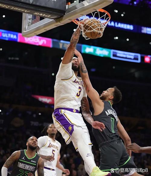 详细阅读:哥俩好!小吧现场观看独行侠赛前热身 浓眉和拉塞尔一起练投篮 哥俩好!小吧现场观看独行侠赛前热身 浓眉和拉塞尔一起练投篮