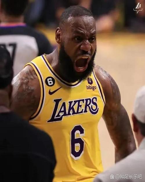 详细阅读:非常可以!浓眉半场12投6中得16分8板 得分篮板皆全队最高 非常可以!浓眉半场12投6中得16分8板 得分篮板皆全队最高