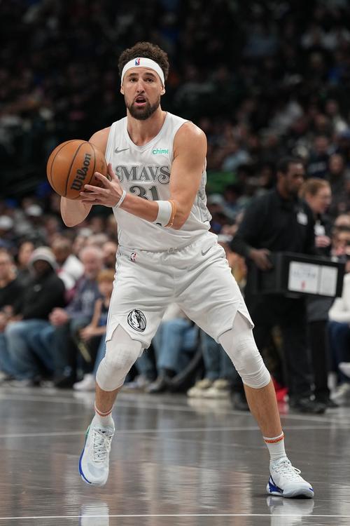 详细阅读:你就和女友玩吧!克莱7中2得8分4板1断 三分6中1 你就和女友玩吧!克莱7中2得8分4板1断 三分6中1