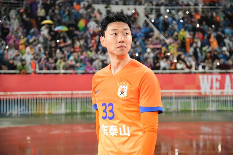 鲁媒谈中超争冠：本赛季冠军之争注定惨烈，最后赢家需要一定运气