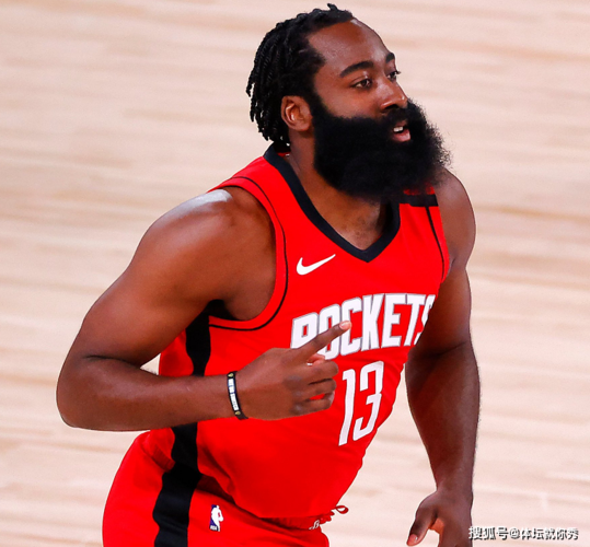 张佳玮：火箭拿首胜靠防守反击 拉开空间