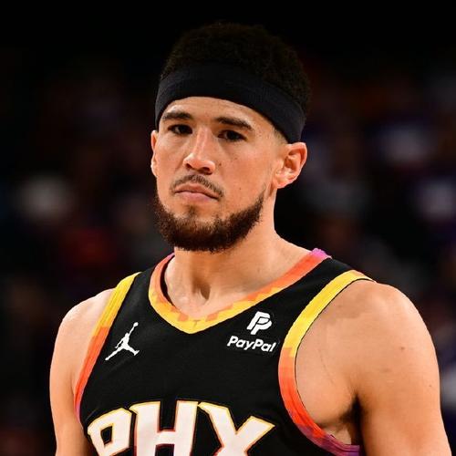 打得艰难！布克半场7中4拿到13分2板4助 4次失误