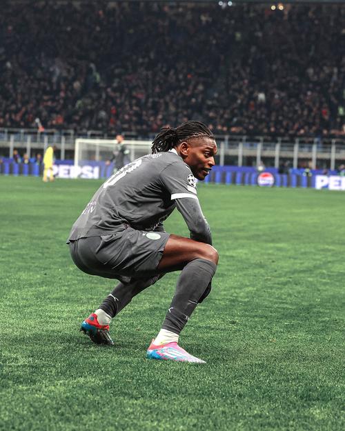 详细阅读:米兰10月最佳进球候选名单:莱奥禁区外贴地斩入围 米兰10月最佳进球候选名单:莱奥禁区外贴地斩入围