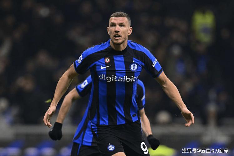 详细阅读:致敬!国米官方社媒赛后晒哲科照片:一日蓝黑,终生蓝黑 致敬!国米官方社媒赛后晒哲科照片:一日蓝黑,终生蓝黑