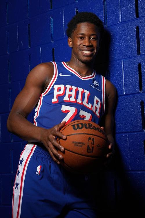 详细阅读:探花秀!77号!相隔7年被选中!埃奇库姆能拿到东契奇的剧本吗? 探花秀!77号!相隔7年被选中!埃奇库姆能拿到东契奇的剧本吗?