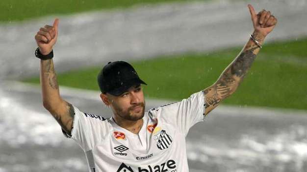 复出！内马尔回归桑托斯本轮巴甲大名单，此前连续缺席7轮联赛