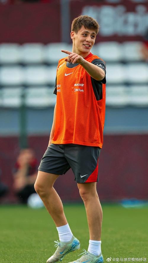 记者:居莱尔今日训练状态出色,他无疑会在对阵利物浦时首发