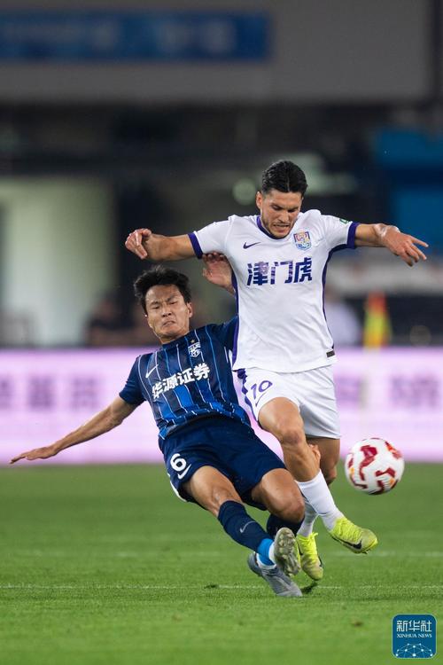 足球报：武汉三镇从竞争者到搅局者，成功保级难掩球队困境