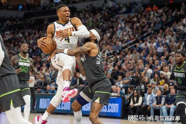 详细阅读:莱纳德与扬尼斯的最后一投;阿门vs弗拉格;约基奇vs小萨 莱纳德与扬尼斯的最后一投;阿门vs弗拉格;约基奇vs小萨