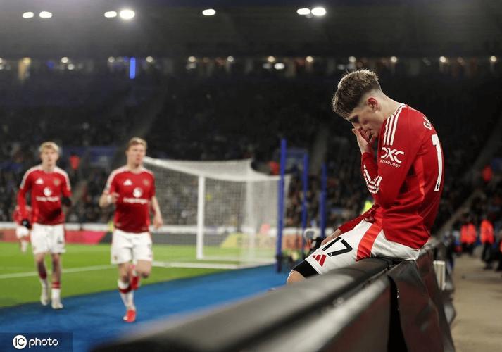 详细阅读:这脚可惜了!补时阶段加纳乔侧勾打门被守门员扑出 这脚可惜了!补时阶段加纳乔侧勾打门被守门员扑出