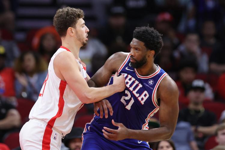 高难度！申京反击面对两人 垫步起飞折叠拉杆上篮2+1！